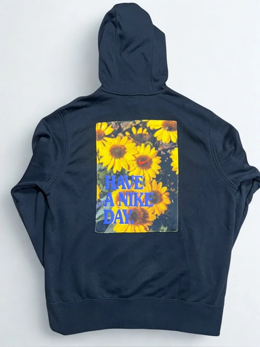 NWT Nike ‘Have A Nike Day’ Daisy Men’s Hoodie, Size Large